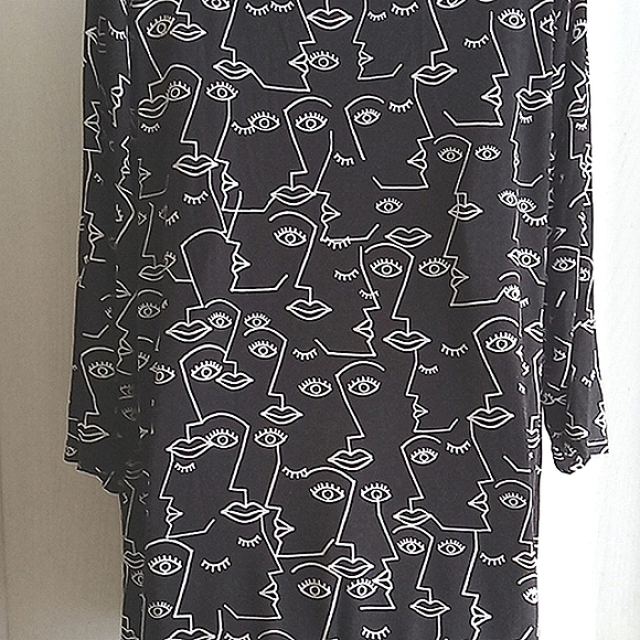 Tahari | Black and White Print High Lo Tunic Blouse - Picture 6 of 12